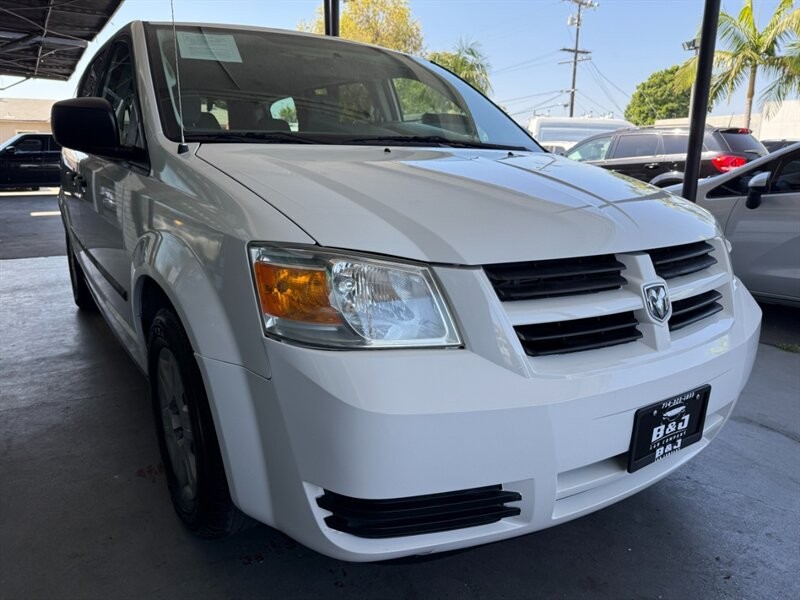 Dodge Grand Caravan Vehicle Full-screen Gallery Image 08