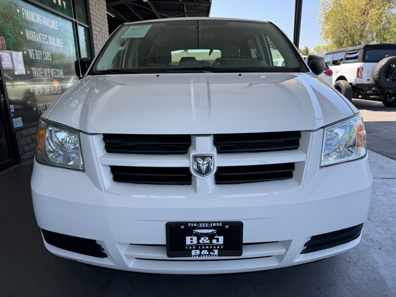 Dodge Grand Caravan Vehicle Full-screen Gallery Image 11