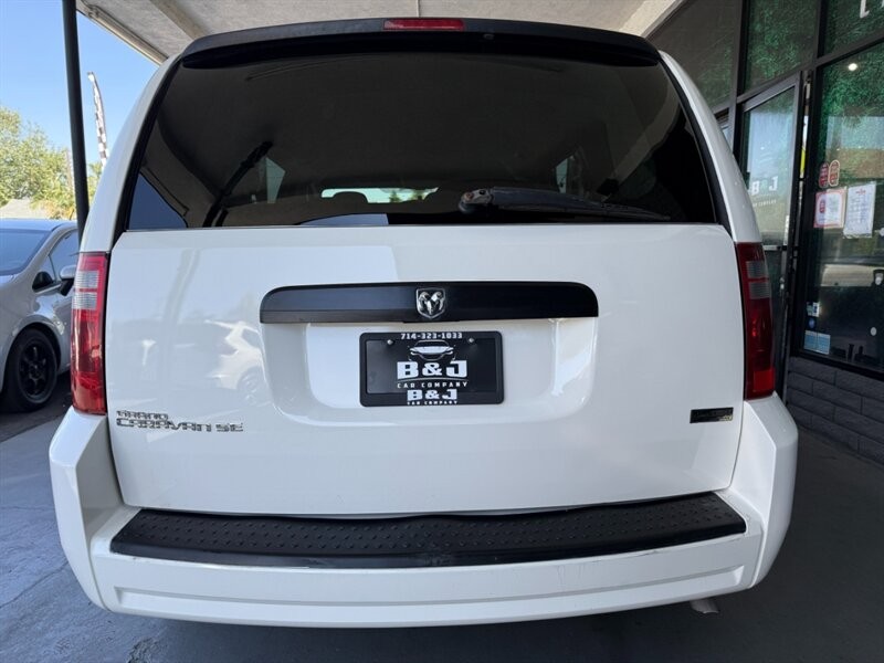 Dodge Grand Caravan Vehicle Full-screen Gallery Image 13