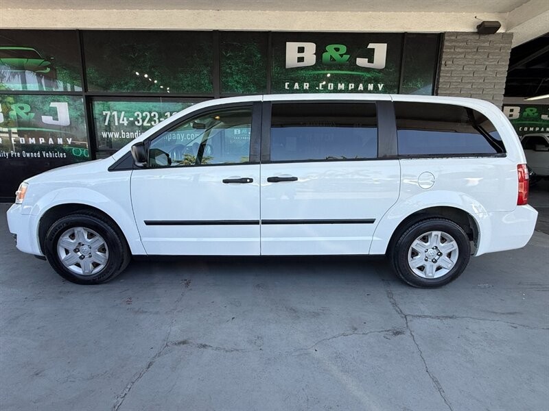 Dodge Grand Caravan Vehicle Full-screen Gallery Image 15