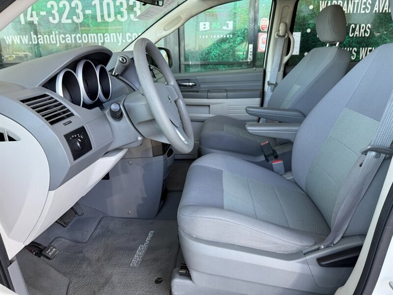Dodge Grand Caravan Vehicle Full-screen Gallery Image 18