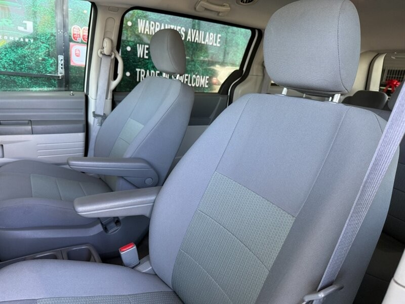 Dodge Grand Caravan Vehicle Full-screen Gallery Image 19