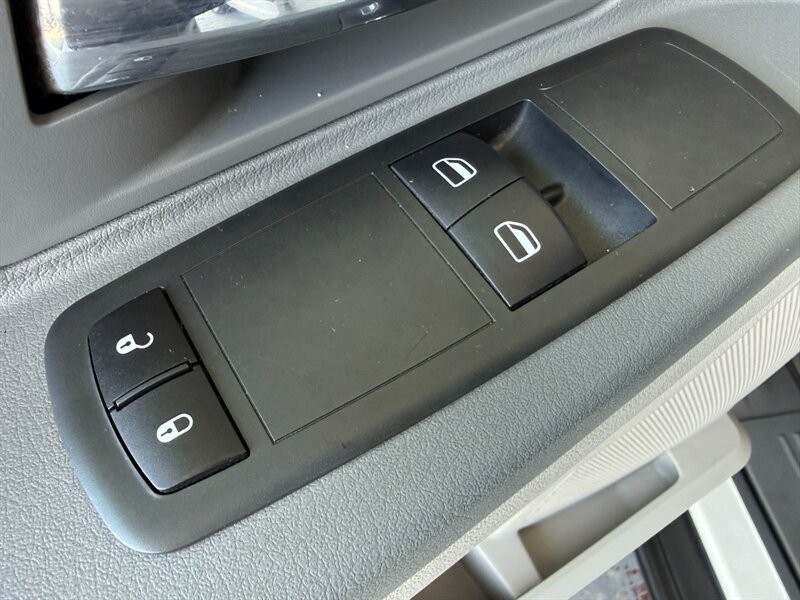 Dodge Grand Caravan Vehicle Full-screen Gallery Image 22