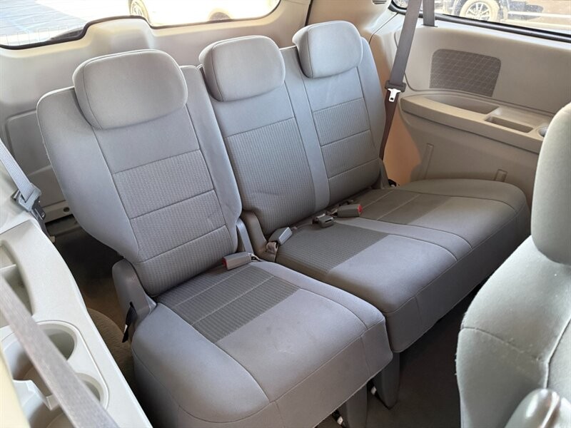 Dodge Grand Caravan Vehicle Full-screen Gallery Image 25