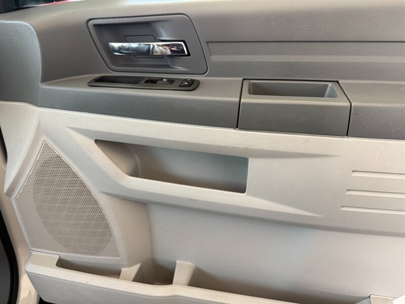 Dodge Grand Caravan Vehicle Full-screen Gallery Image 27