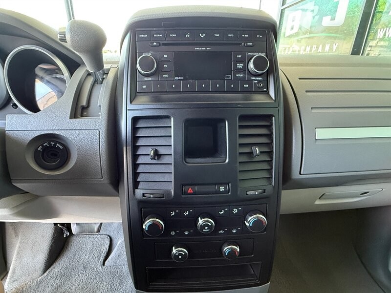 Dodge Grand Caravan Vehicle Full-screen Gallery Image 29