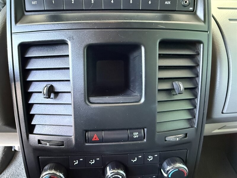 Dodge Grand Caravan Vehicle Full-screen Gallery Image 31