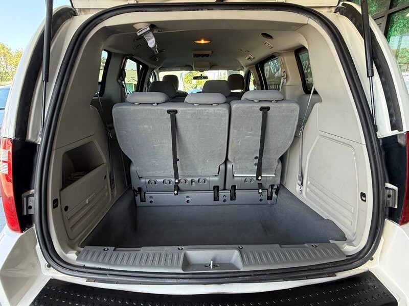 Dodge Grand Caravan Vehicle Full-screen Gallery Image 34