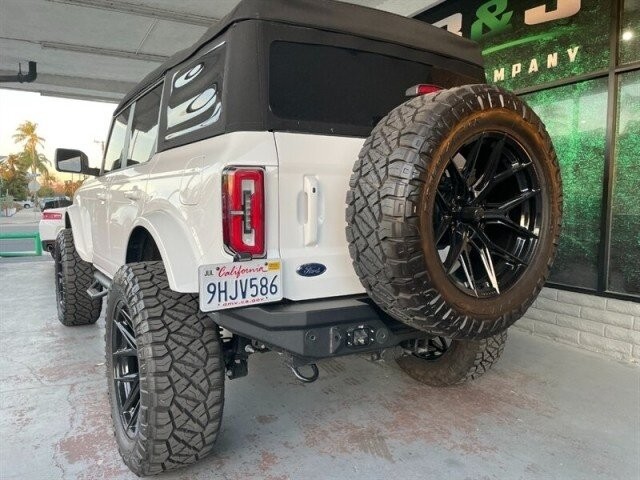 Ford Bronco Vehicle Full-screen Gallery Image 07