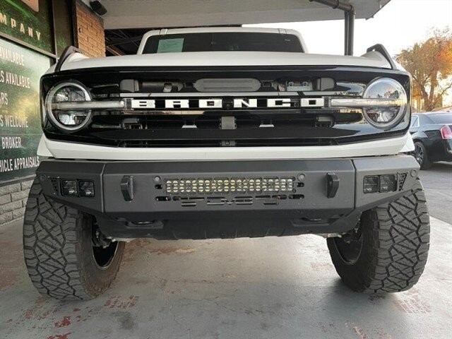 Ford Bronco Vehicle Full-screen Gallery Image 13