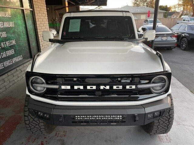 Ford Bronco Vehicle Full-screen Gallery Image 14