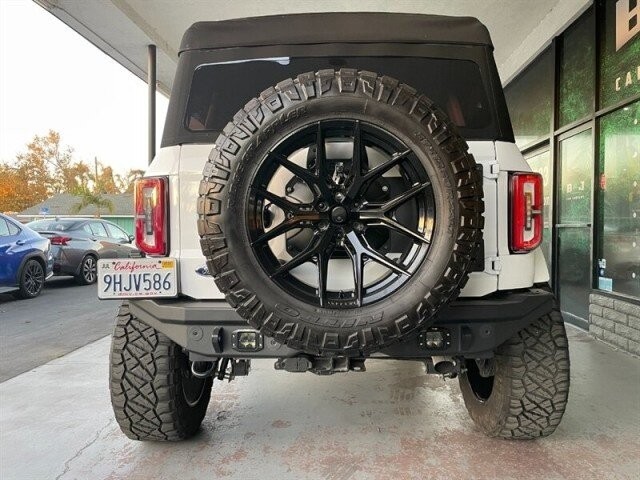 Ford Bronco Vehicle Full-screen Gallery Image 16