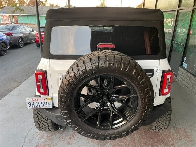 Ford Bronco Vehicle Full-screen Gallery Image 17