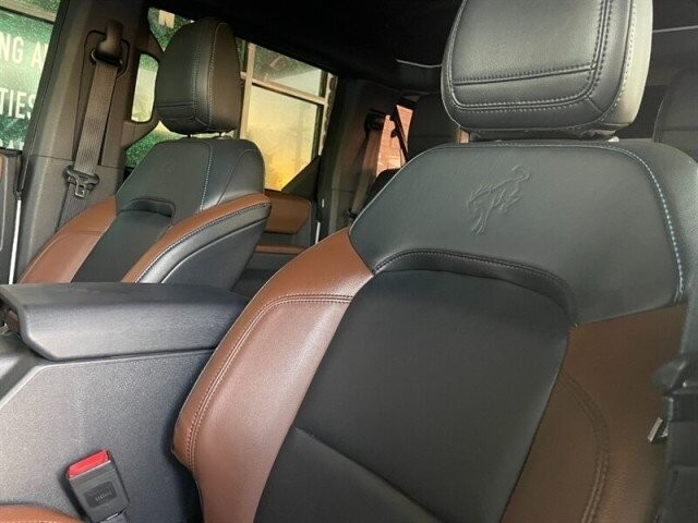 Ford Bronco Vehicle Full-screen Gallery Image 25