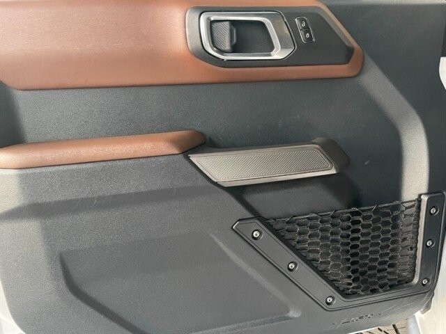 Ford Bronco Vehicle Full-screen Gallery Image 31