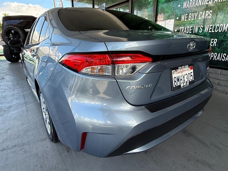 Toyota Corolla Vehicle Full-screen Gallery Image 06