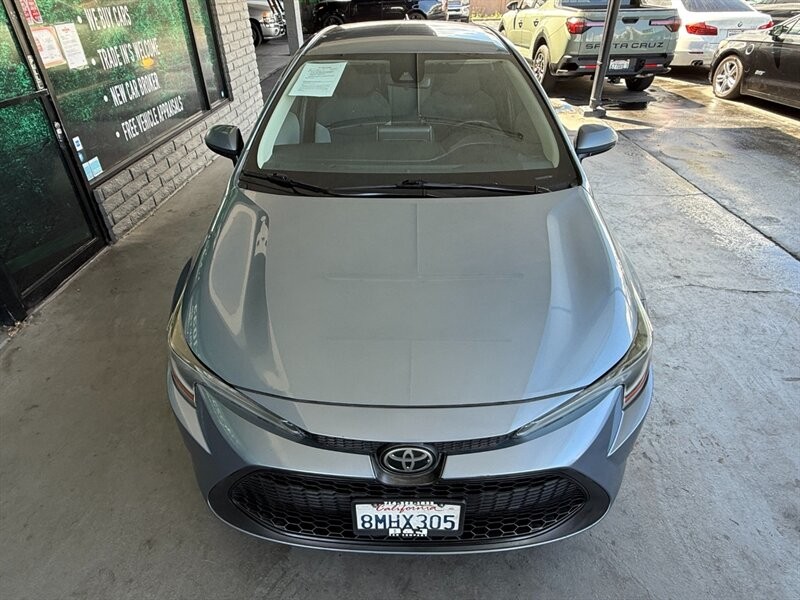 Toyota Corolla Vehicle Full-screen Gallery Image 12