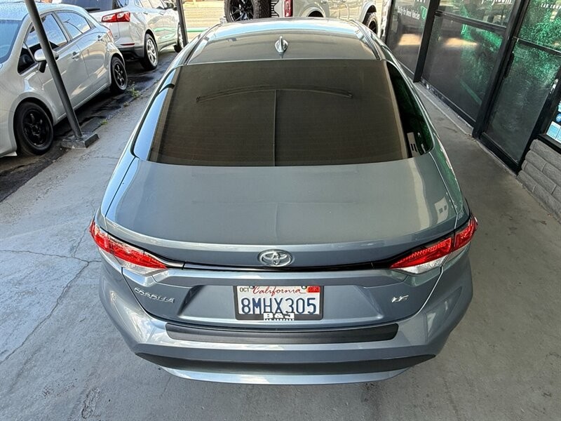 Toyota Corolla Vehicle Full-screen Gallery Image 14