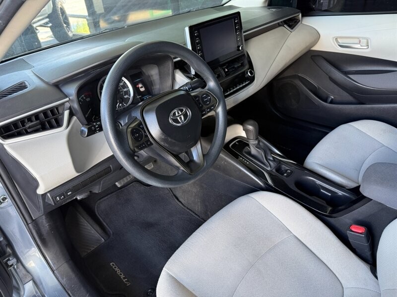 Toyota Corolla Vehicle Full-screen Gallery Image 15