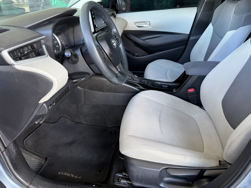 Toyota Corolla Vehicle Full-screen Gallery Image 16