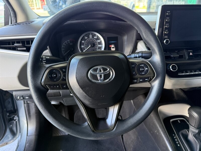 Toyota Corolla Vehicle Full-screen Gallery Image 18
