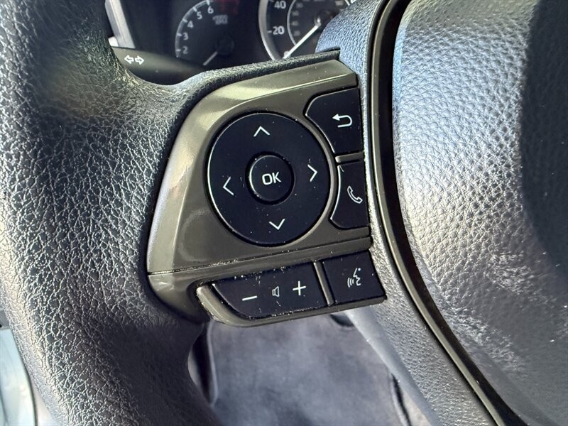 Toyota Corolla Vehicle Full-screen Gallery Image 19