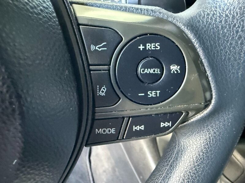 Toyota Corolla Vehicle Full-screen Gallery Image 20