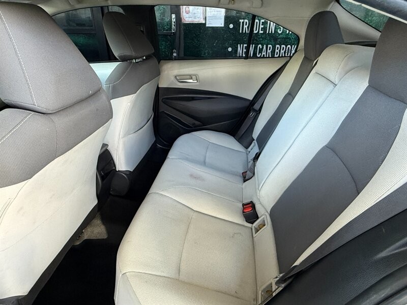 Toyota Corolla Vehicle Full-screen Gallery Image 23