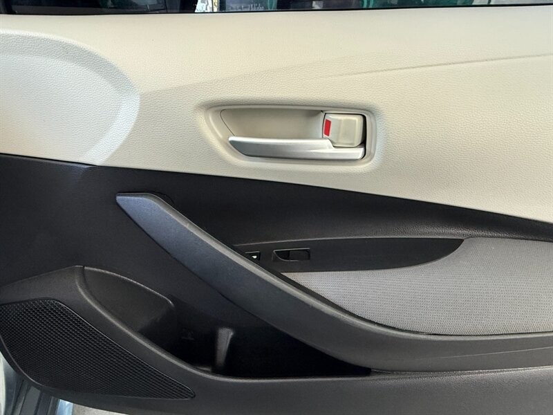 Toyota Corolla Vehicle Full-screen Gallery Image 25