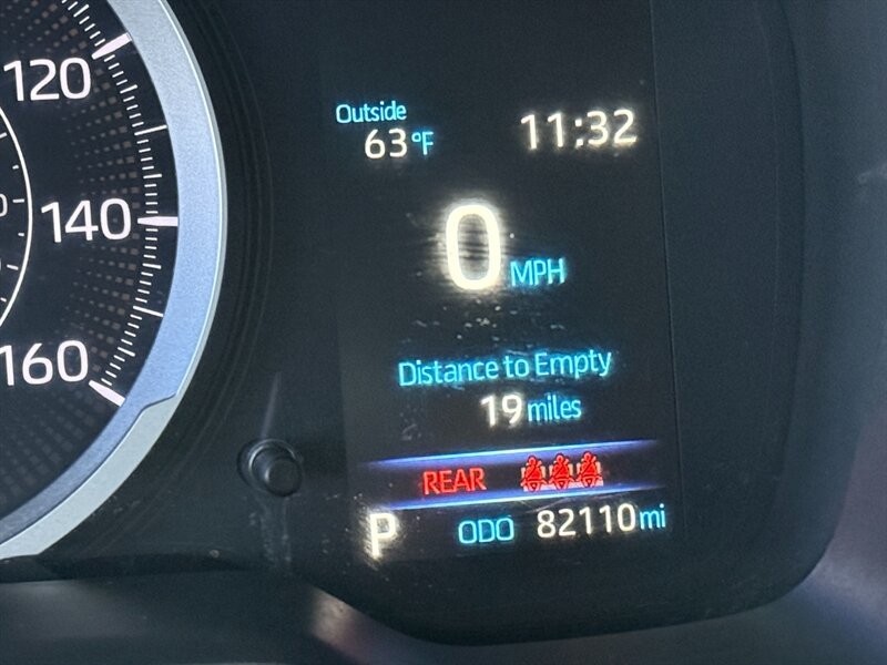 Toyota Corolla Vehicle Full-screen Gallery Image 26