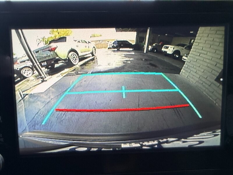 Toyota Corolla Vehicle Full-screen Gallery Image 28