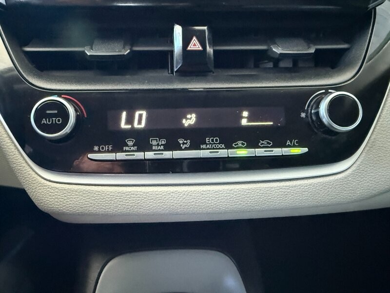 Toyota Corolla Vehicle Full-screen Gallery Image 29