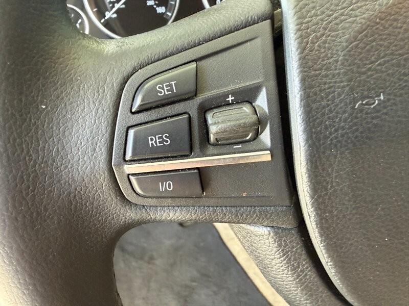 BMW 5 Series Vehicle Full-screen Gallery Image 19