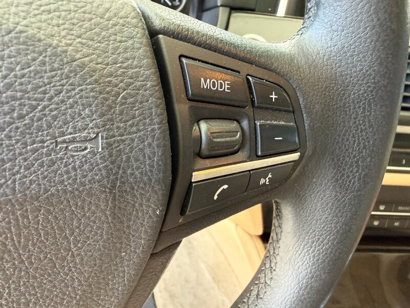 BMW 5 Series Vehicle Full-screen Gallery Image 20