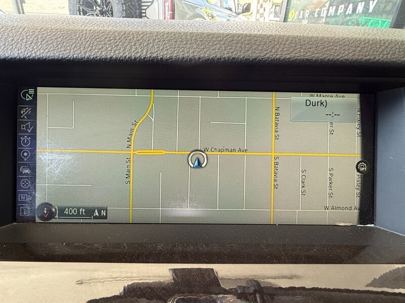 BMW 5 Series Vehicle Full-screen Gallery Image 31