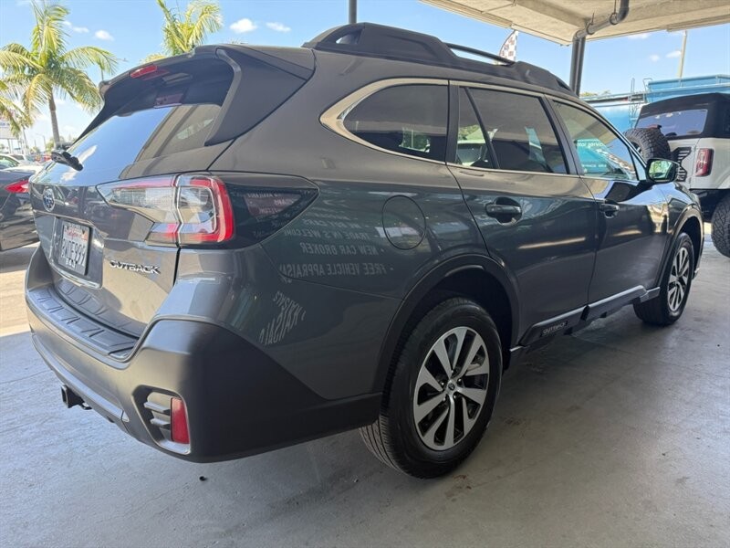 Subaru Outback Vehicle Full-screen Gallery Image 09