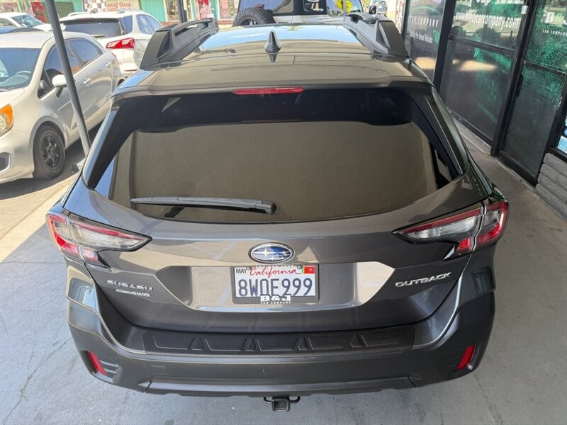 Subaru Outback Vehicle Full-screen Gallery Image 14