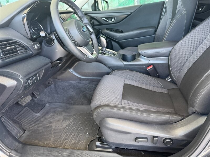 Subaru Outback Vehicle Full-screen Gallery Image 16