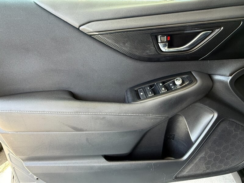 Subaru Outback Vehicle Full-screen Gallery Image 21