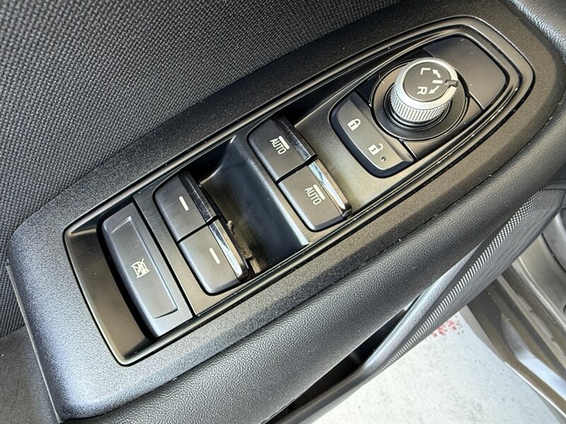 Subaru Outback Vehicle Full-screen Gallery Image 22