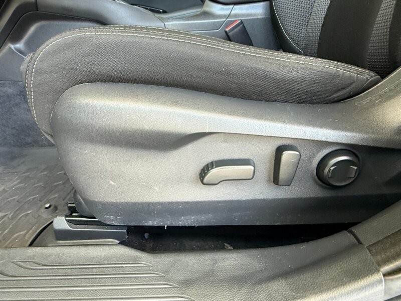 Subaru Outback Vehicle Full-screen Gallery Image 23