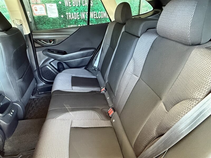 Subaru Outback Vehicle Full-screen Gallery Image 24