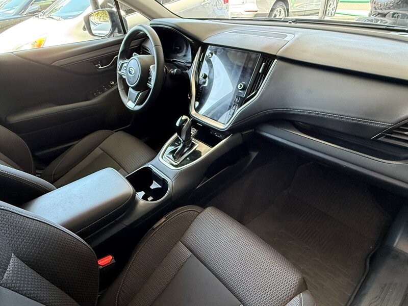 Subaru Outback Vehicle Full-screen Gallery Image 25
