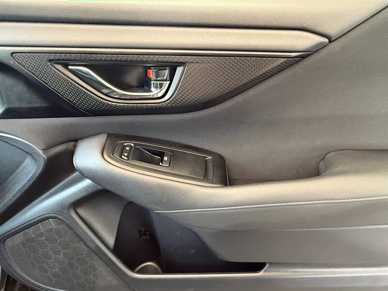 Subaru Outback Vehicle Full-screen Gallery Image 26