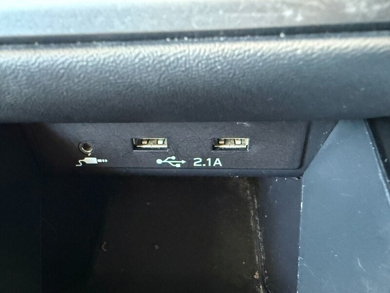 Subaru Outback Vehicle Full-screen Gallery Image 31