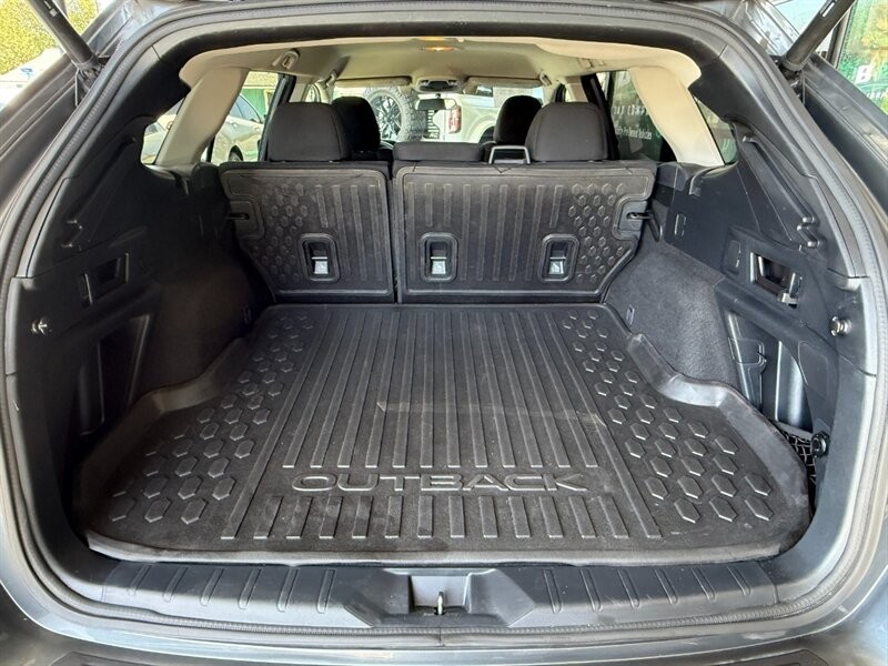 Subaru Outback Vehicle Full-screen Gallery Image 33
