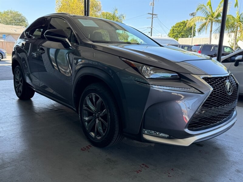 Lexus NX 200t Vehicle Full-screen Gallery Image 08