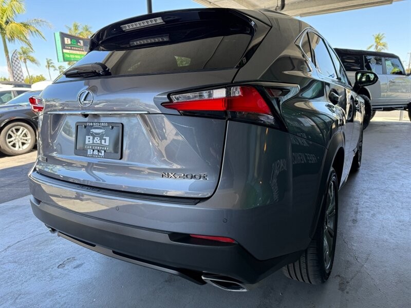 Lexus NX 200t Vehicle Full-screen Gallery Image 11