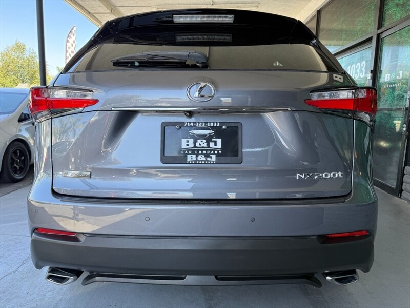 Lexus NX 200t Vehicle Full-screen Gallery Image 14