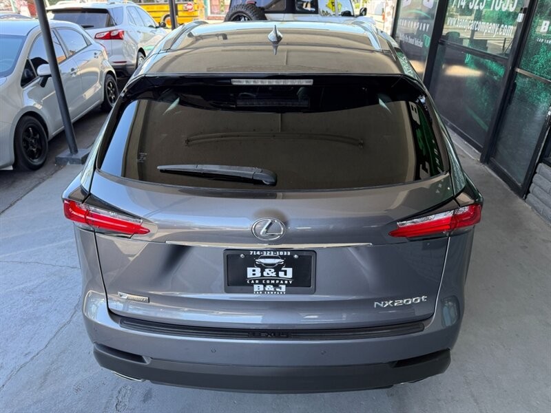 Lexus NX 200t Vehicle Full-screen Gallery Image 15